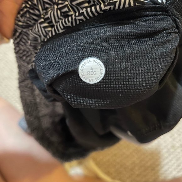 COPY - Lululemon Hotty Hot Shorts Seawheeze 2020 - Picture 4 of 4